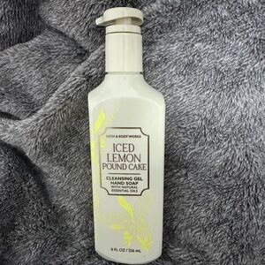 Bath & Body Works Iced Lemon Pound Cake Cleansing Gel Hand Soap - White